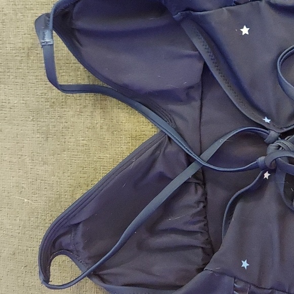 OLD NAVY One Piece V Neck Ruffle Trim Cutout One Piece Swimsuit in Navy - Picture 9 of 14